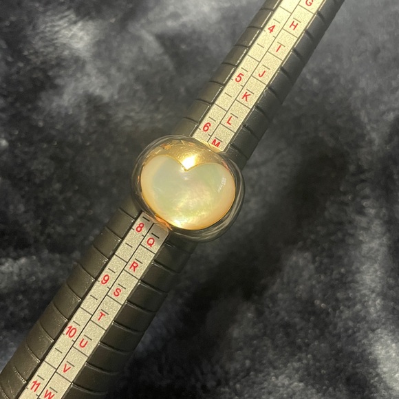 Gold Ring, 14kt with Beautiful Mother of Pearl HEART. 
This Gorgeous Dome Ring! - Picture 17 of 17